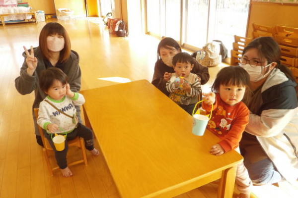 親子教室にこにこルーム1歳児クラス、1月の様子をお知らせします