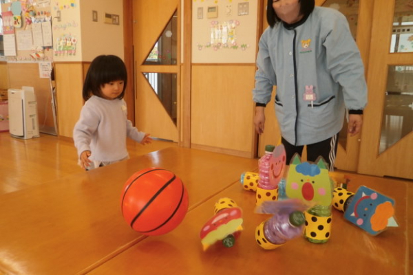 親子教室にこにこルーム2歳児クラス2月の様子をお知らせします
