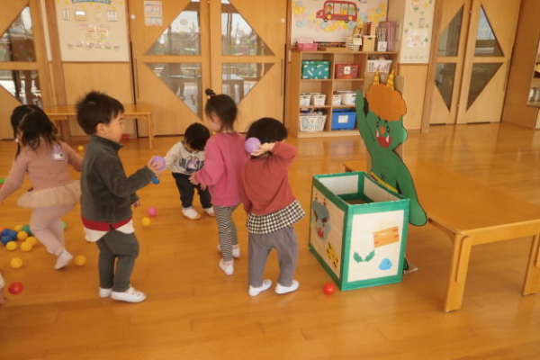 親子教室にこにこルーム2歳児クラス2月の様子をお知らせします