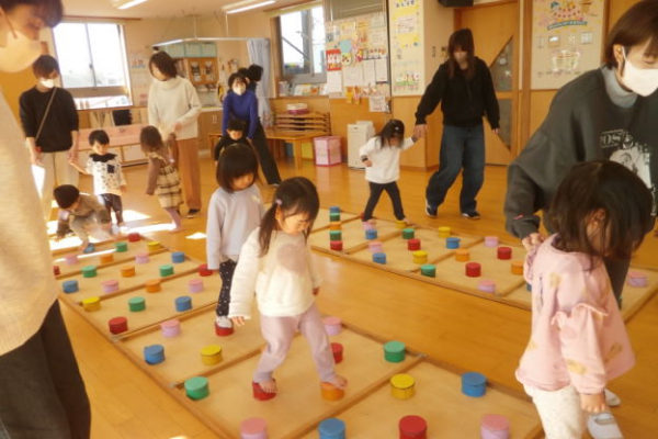 親子教室にこにこルーム2歳児クラス2月の様子をお知らせします
