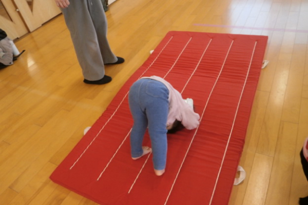 親子教室にこにこルーム1歳児クラス2月の様子をお知らせします