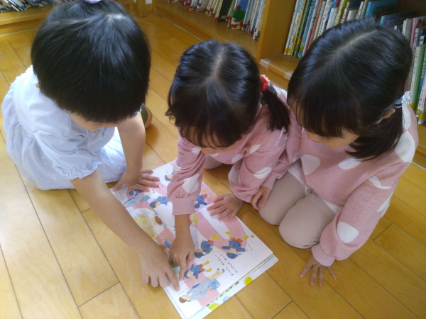 おともだちとなかよし！！