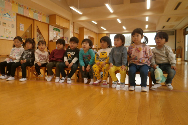 令和7年度 親子教室にこにこルーム2歳児クラスの2月の様子をお知らせします