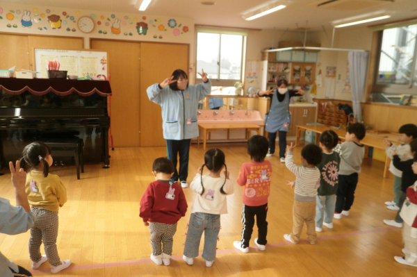 令和7年度 親子教室にこにこルーム2歳児クラスの2月の様子をお知らせします